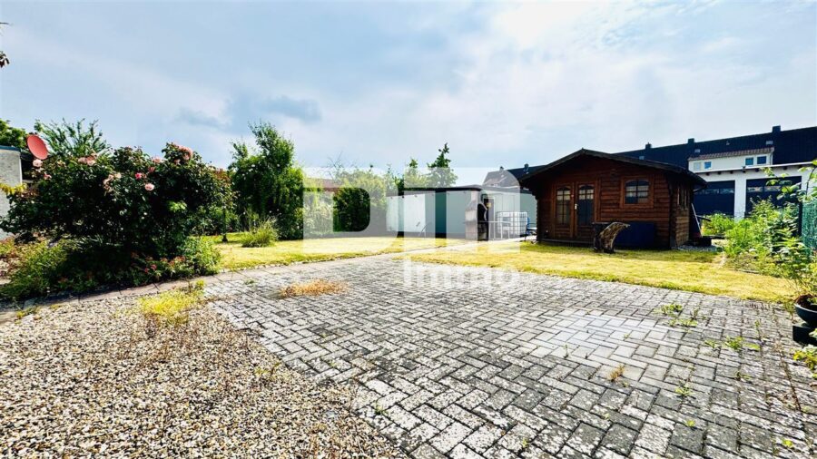 Modernisierte Doppelhaushälfte mit großem Grundstück und vielen Extras - Terrasse / Freisitz 2